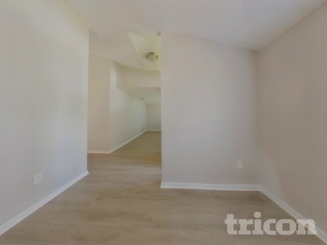 Photo - 1044 Darlington Ct