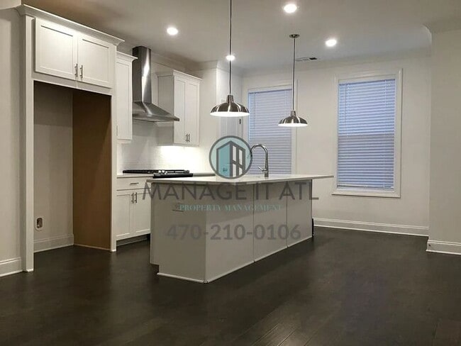 Photo - Elegant 3 Bedroom Townhome in a gated comm...