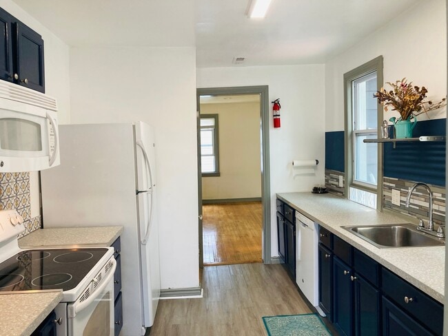 Photo - 1312 E Harry Ave