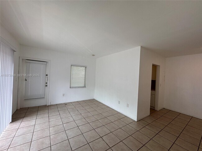 Photo - 921 Meridian Ave Unit 7