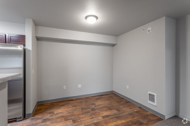1BR, 1BA - 755SF