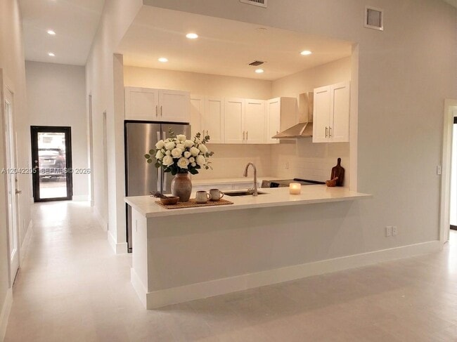 Photo - 313 NE 169th St