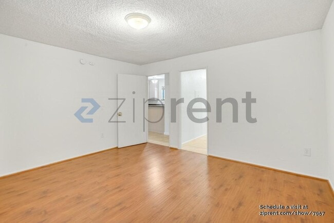 Photo - 4506 Saugus Ave