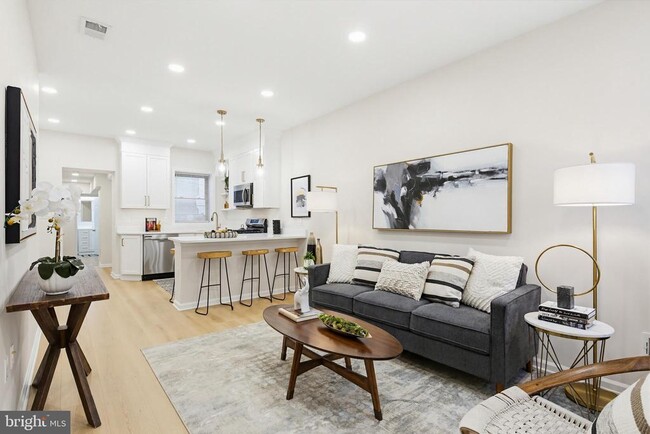 Photo - 843 E Lombard St