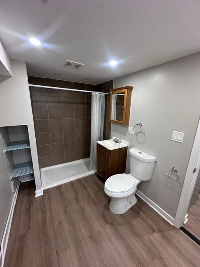 Photo - 6204 S McVicker Ave Unidad 1R