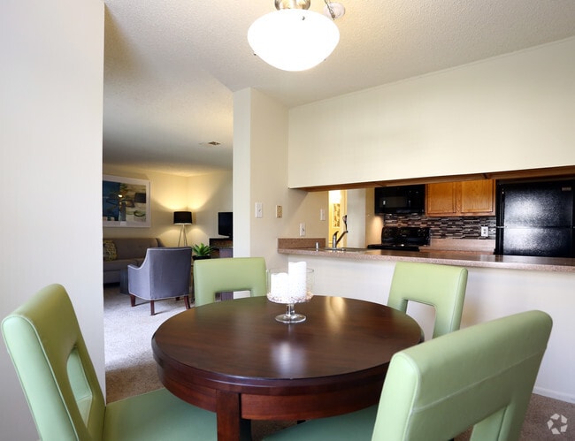 Renovated 2BR Dining Room - Christiana Reserve Apartments