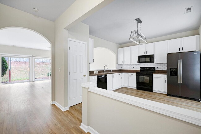 Photo - 812 Walnut Woods Dr