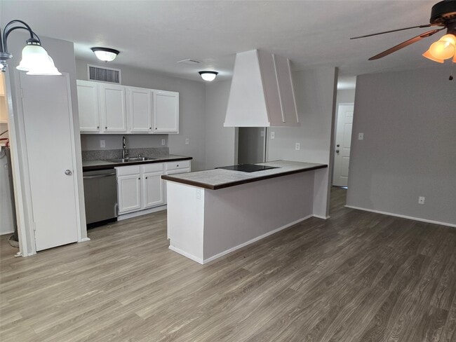 Photo - 4371 Kevinkay Dr