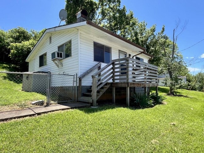 Photo - 318 Leonard St House