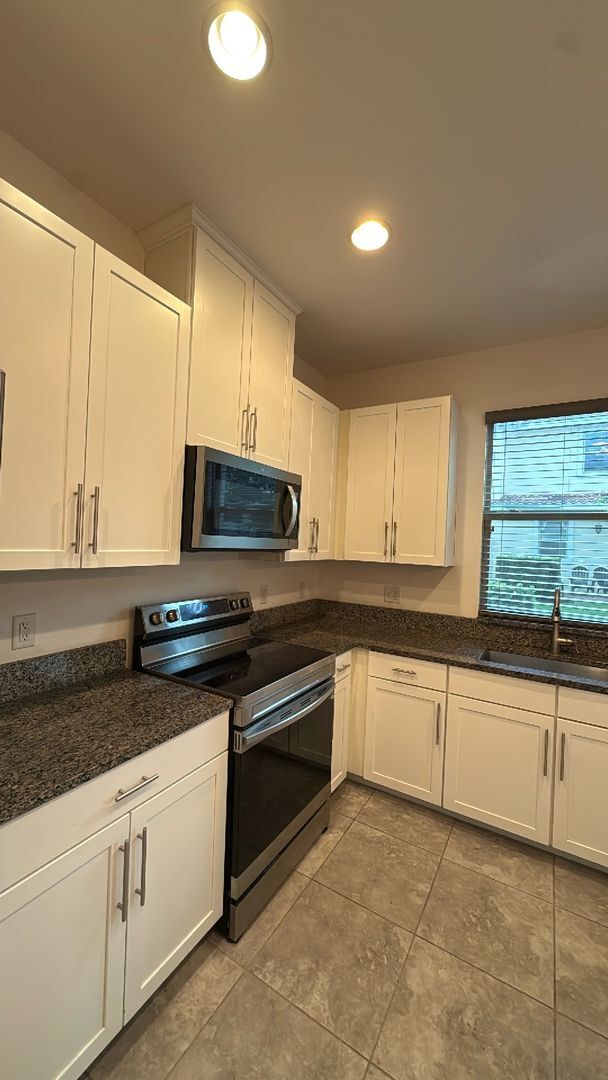 Photo - Eagle Creek three bedroom, 2 and half bath...