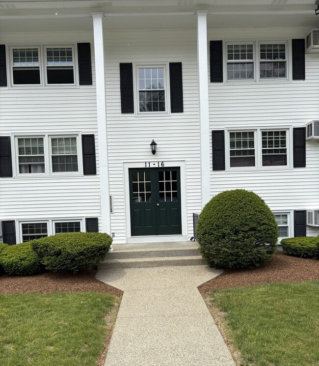 Building Photo - 16 Federal Hill Rd Unit 16