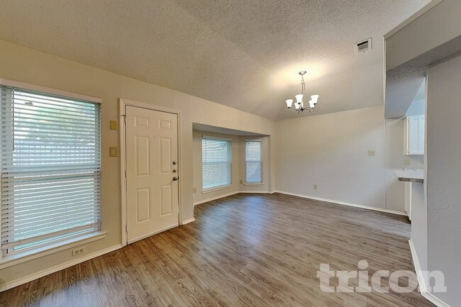 Photo - 2851 Linden Ln