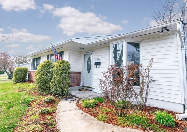 Building Photo - 4912 Upland Dr