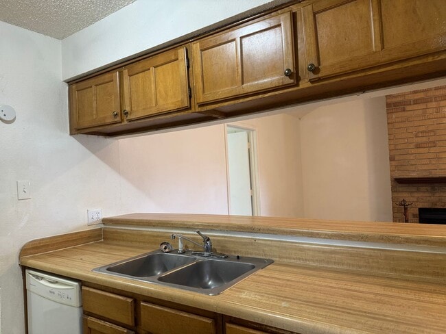 Photo - 716 Woodland Ct