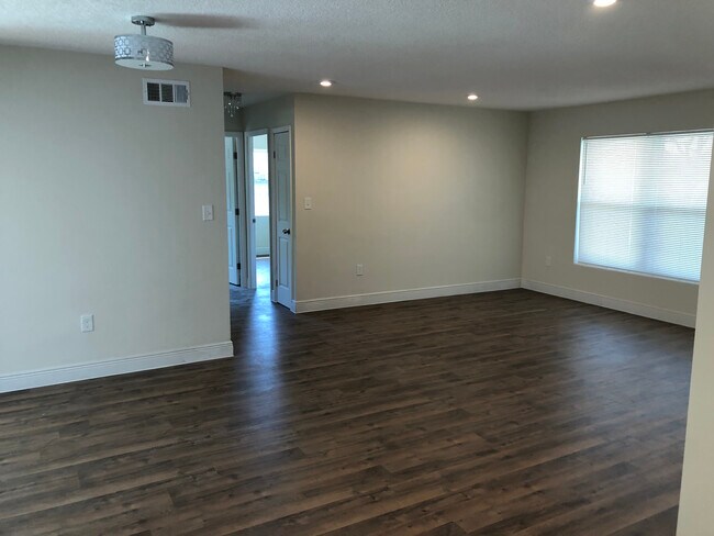 Photo - 10410 Azalea Dr