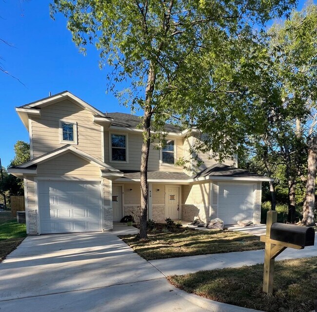 NICE 3 BEDROOM DUPLEX LOCATED IN BONHAM, T... - NICE 3 BEDROOM DUPLEX LOCATED IN BONHAM, T... House