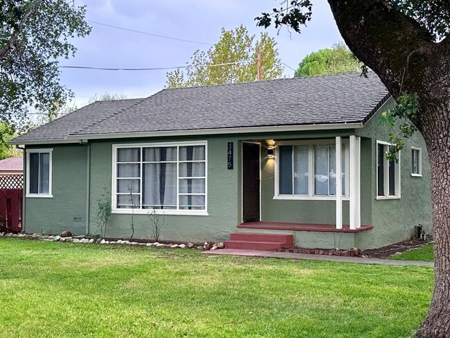 3475 Nicolet Ln