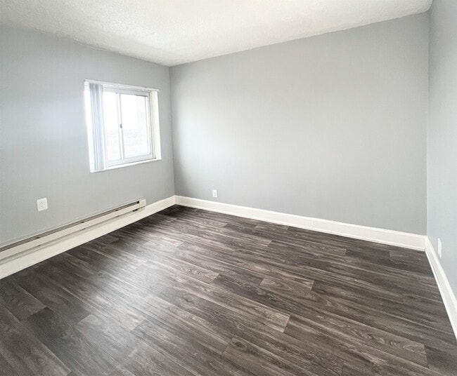 1 BD, 1 BA (B) - 520 SF - Bedroom