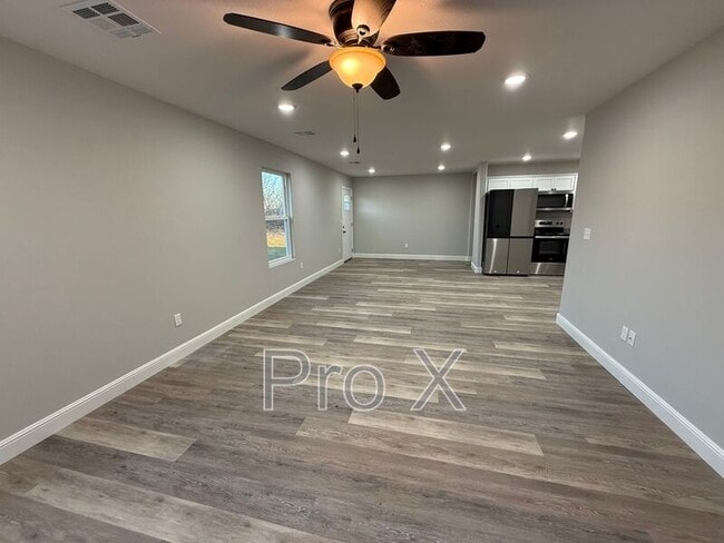 Photo - 113 W Lewis St