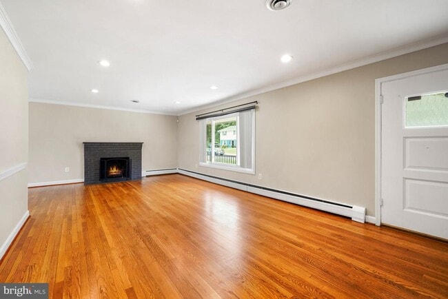 Building Photo - 8005 Murray Hill Dr