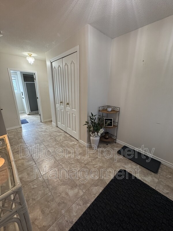 Photo - 2333 Sunnylea St