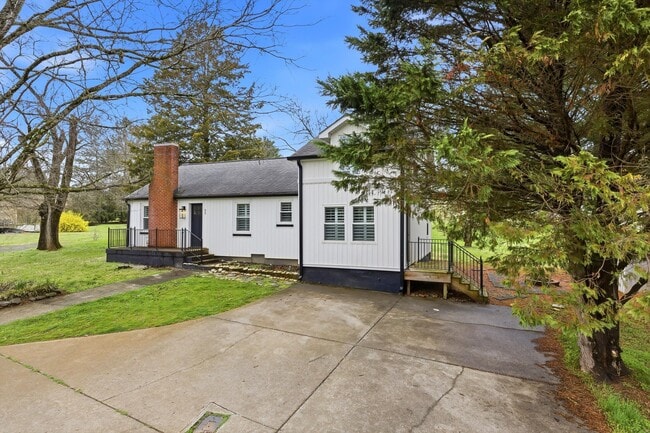 Photo - 613 Pearson Springs Rd