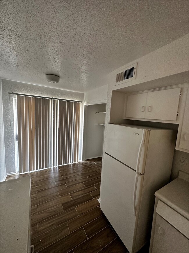 Photo - 5625 Antoine Dr Unidad 208