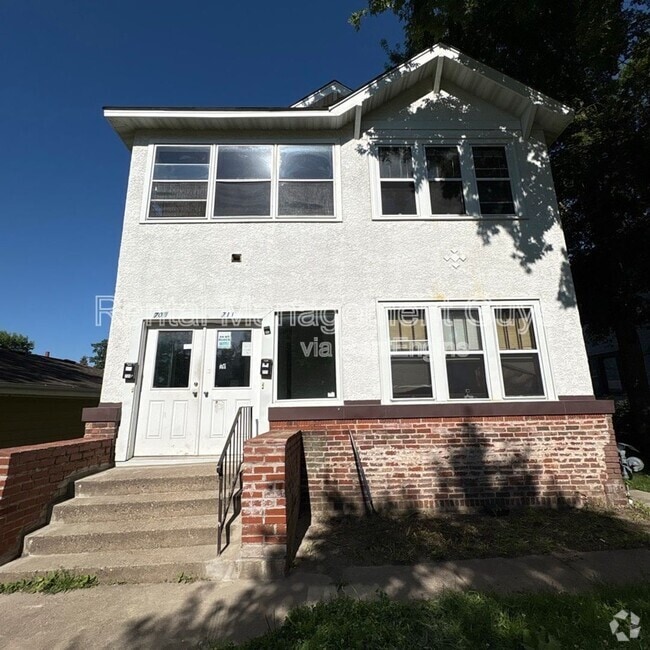 Building Photo - 709 N Oliver Ave Rental