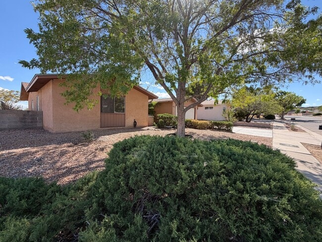 Photo - 5812 Brahma Dr NW
