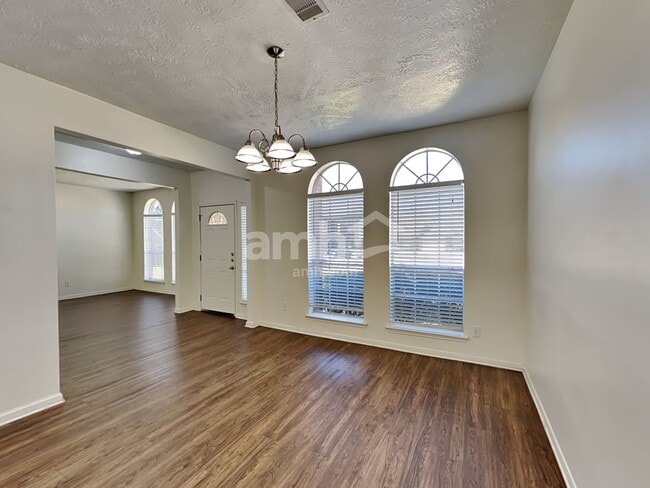 Photo - 502 Hearthstone Ct