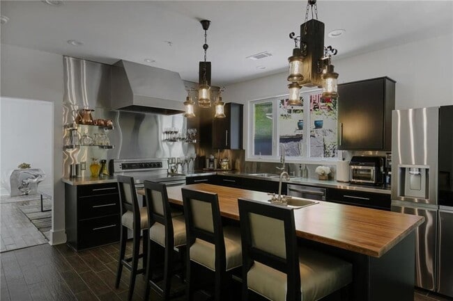 Photo - 6550 Powers Ferry Rd NW