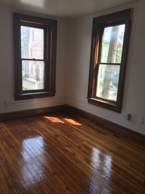 Photo - Spacious 2 bedroom apartment on the 2nd floor next to the Rail Trail York City