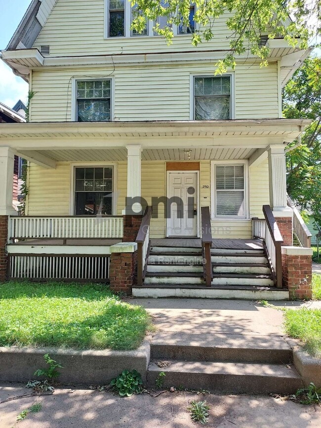 Building Photo - 250 N College St Rental