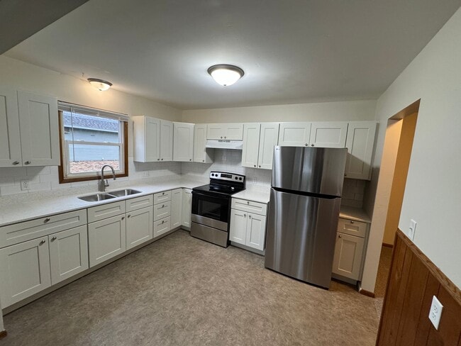 Building Photo - Renovated 2-bedroom 1-bathroom Unit A1348-03