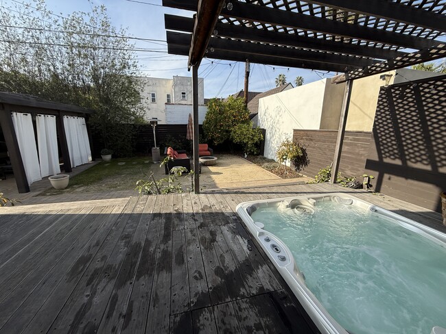 Photo - 1137 Keniston Ave Unidad NA