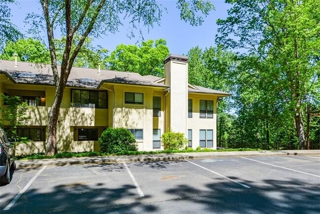 Building Photo - 607 Lismore SE