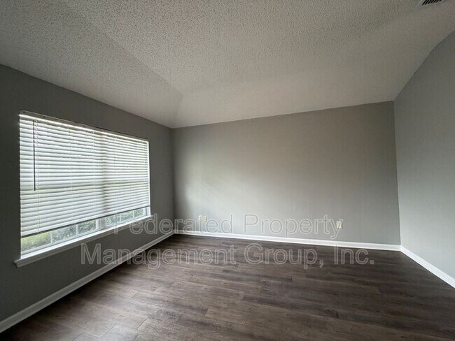Photo - 3041 Southhall Ct