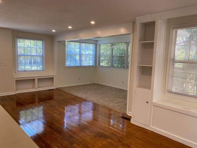 Photo - MIDTOWN LOCATION - 2bd/1ba with large yard and washer/dryer