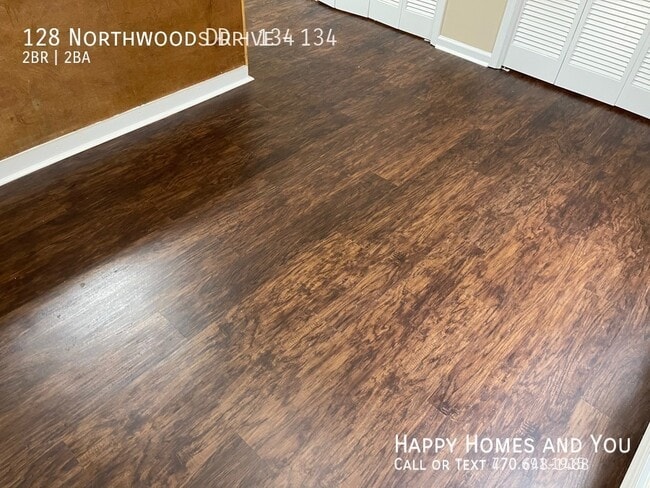 Photo - 128 Northwoods Dr