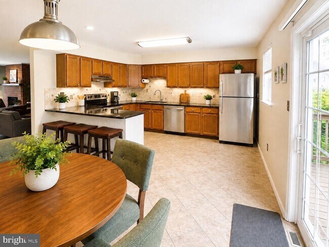 Photo - 618 Coates Ln