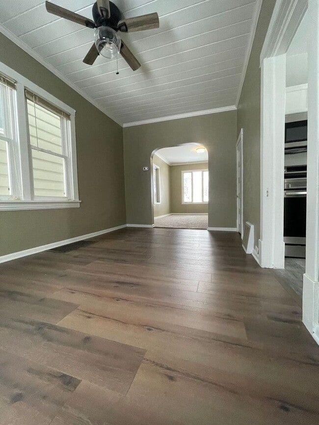 Photo - 25 2nd St NW