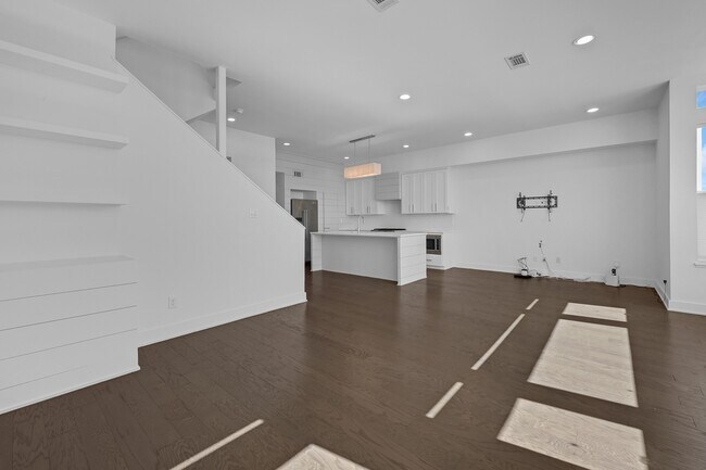 Building Photo - 1405 Sylvester Rd