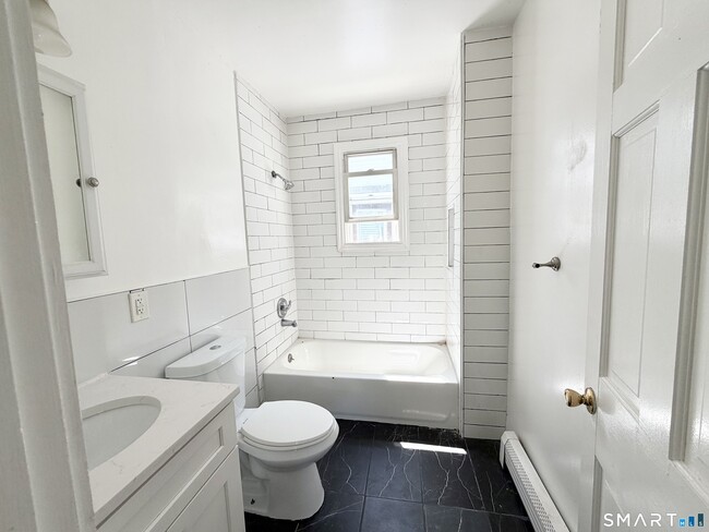 215 Read St Unit 2nd fl