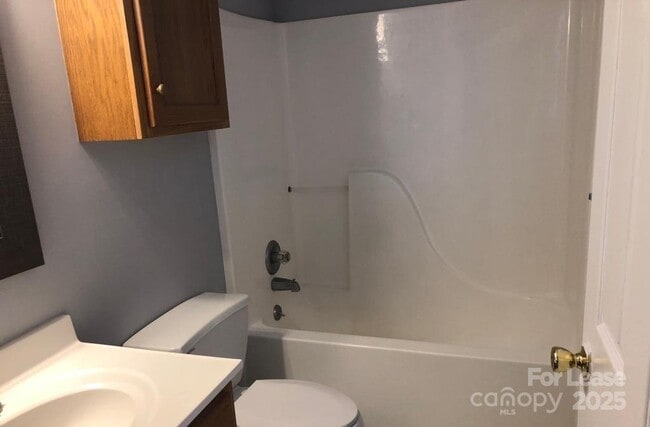 Photo - 1020 Ashford St