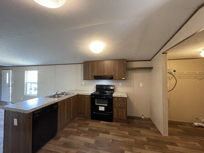 Photo - 526 W Walters Blvd