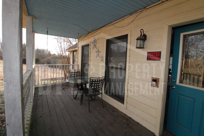 Photo - 4-bedroom, 3.5-bath home in Kirbyville, MO.