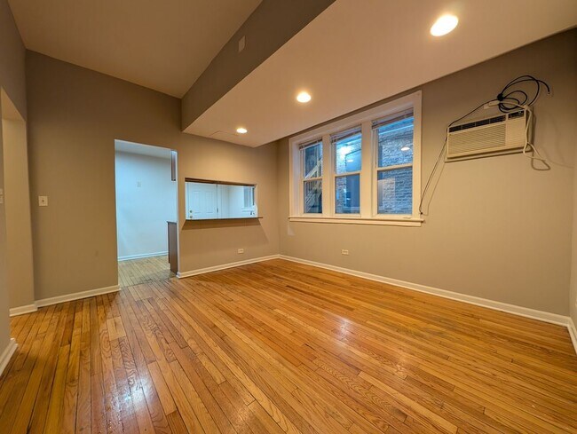 Building Photo - 1828 W Lawrence Ave Unit 4807-GDN