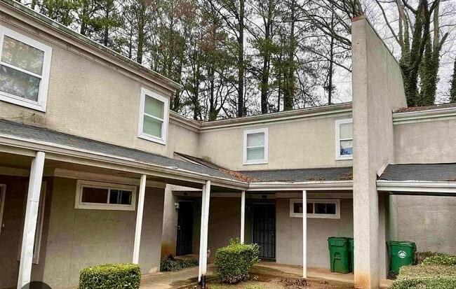 Building Photo - Freshly renovated 3 bedroom condo in Decatur