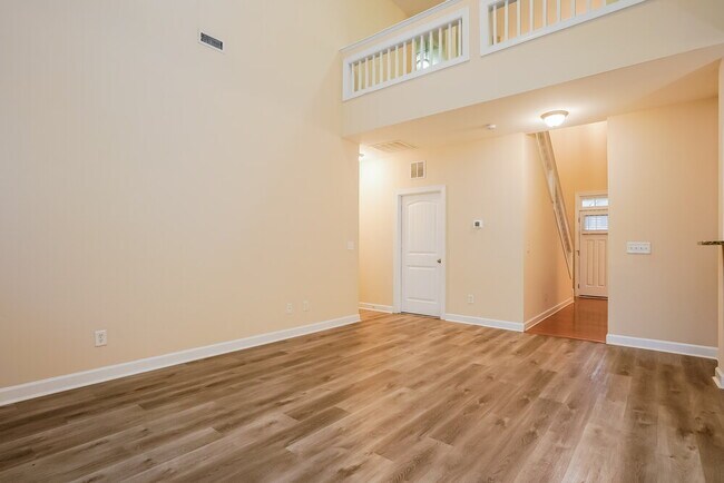 Photo - 805 New Charleston Dr