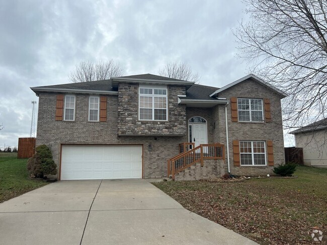 Building Photo - 4 Bedroom Nixa Home with a fenced in backyard